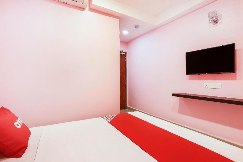 Oyo 89387 Sun Keerana Hotel Klang Exterior foto
