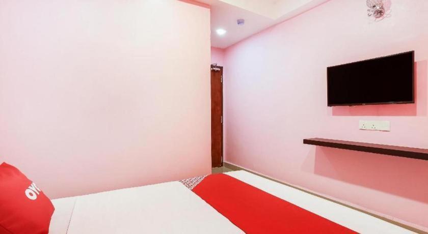 Oyo 89387 Sun Keerana Hotel Klang Exterior foto